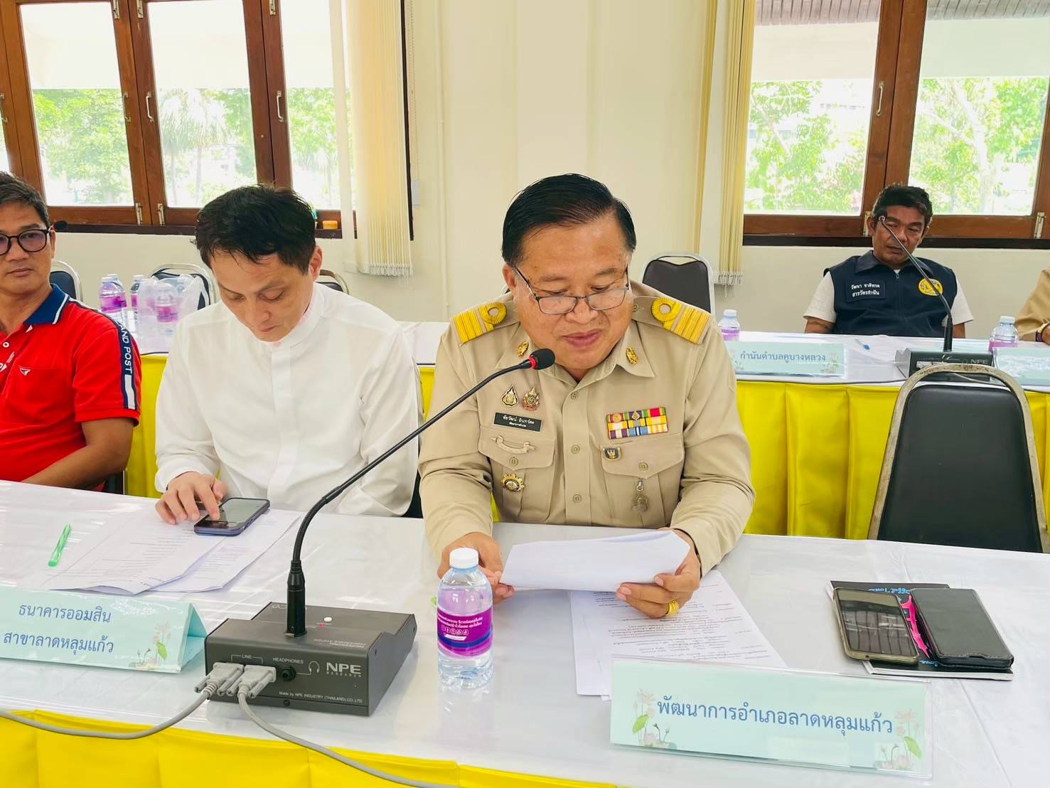 สำนักงานพัฒนาชุมชุนอำเภอลาดหลุมแก้ว “เข้าร่วมรับมอบนโยบายการป้องกัน ปราบปราม และแก้ไขปัญหายาเสพติด“